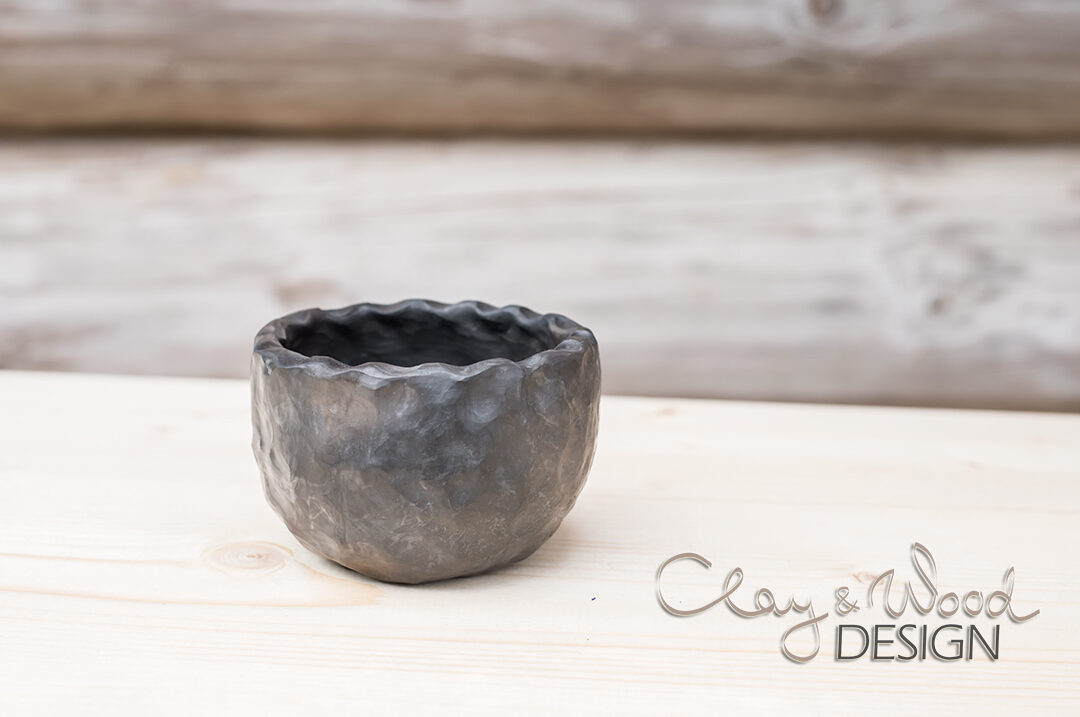 Melnās keramikas trauciņš - puķu pods
