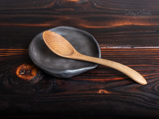 Melnās keramikas šķīvītis - paliktnis