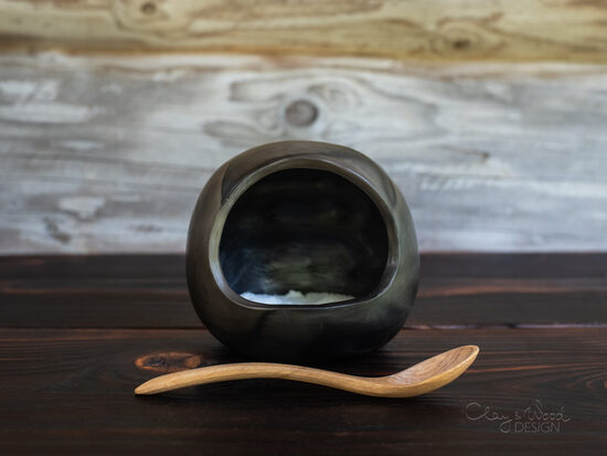 Melnās keramikas sāls trauks