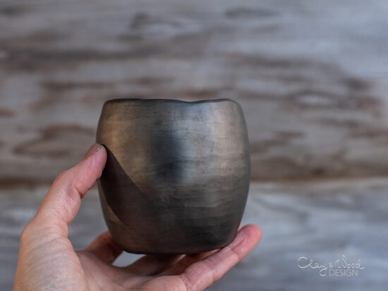 Melnās keramikas krūze 240