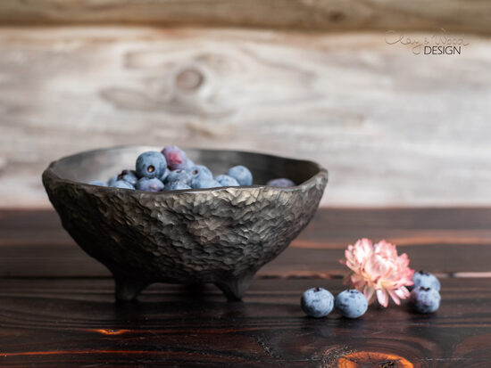 Melnās keramikas saldumu trauks uz kājiņām