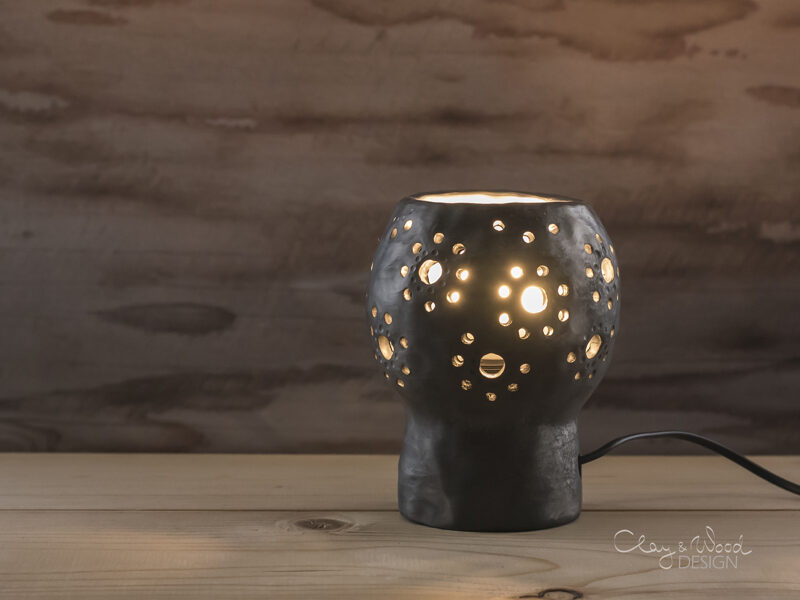 Melnās keramikas naktslampa "Boho"