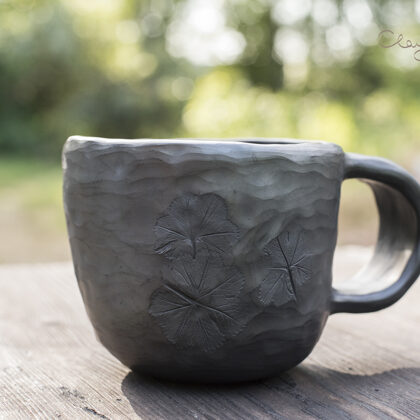 Black ceramic tea mug