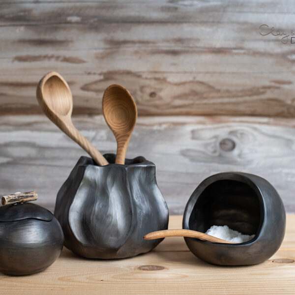 Handmade Black Pottery for Modern Kitchen