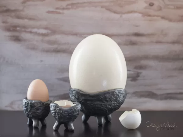 black pottery Ester table decoration